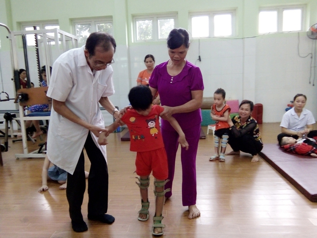 &lsquo;&Ocirc;ng bụt&rsquo; tay ch&acirc;n giả ng&otilde; Gốc Đề - Ảnh 4.