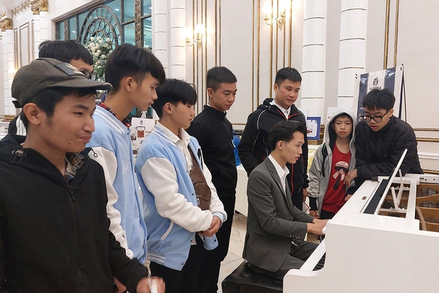 Bản giao hưởng từ l&ograve; vịt quay- Ảnh 7.