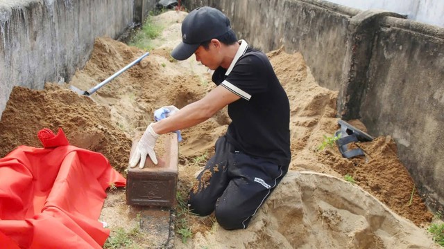 Người đi tìm mái nhà cho những linh hồn vô danh - Ảnh 1.