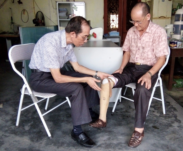 &lsquo;&Ocirc;ng bụt&rsquo; tay ch&acirc;n giả ng&otilde; Gốc Đề - Ảnh 1.