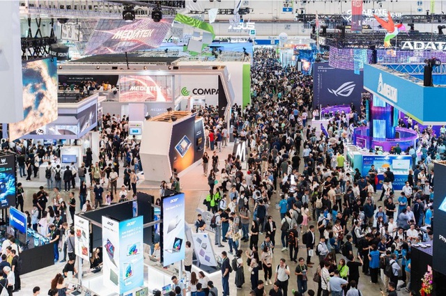 COMPUTEX 2026 khép lại với hơn 111.000 khách tham quan, AI tiếp tục là tâm điểm - Ảnh 1. COMPUTEX 2026 khép lại với hơn 111.000 khách tham quan, AI tiếp tục là tâm điểm - Ảnh 1.