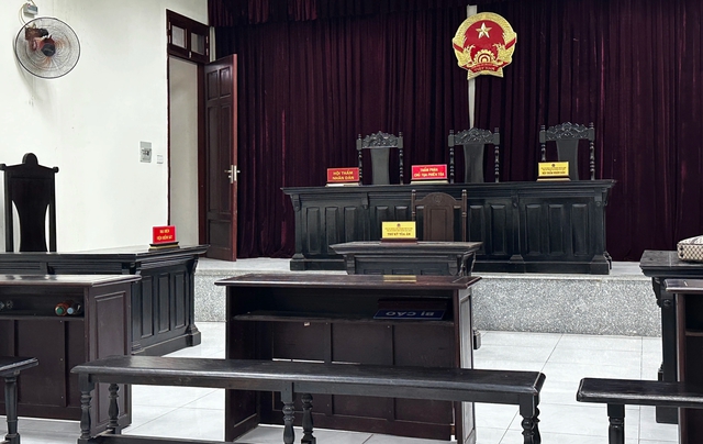 Chủ ô tô kiện bảo hiểm vì xe cháy nhưng không chịu bồi thường - Ảnh 1.