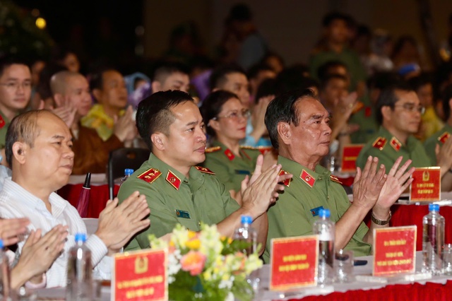 Khai mạc chuỗi sự kiện Gala 'Tổ quốc bình yên' tại phố đi bộ Nguyễn Huệ- Ảnh 2. Khai mạc chuỗi sự kiện Gala 'Tổ quốc bình yên' tại phố đi bộ Nguyễn Huệ- Ảnh 2.