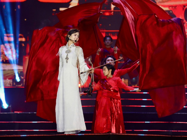 Khai mạc chuỗi sự kiện Gala 'Tổ quốc bình yên' tại phố đi bộ Nguyễn Huệ- Ảnh 8. Khai mạc chuỗi sự kiện Gala 'Tổ quốc bình yên' tại phố đi bộ Nguyễn Huệ- Ảnh 8.