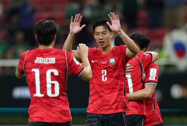 Son Heung-min mờ nhạt, Hàn Quốc vẫn thắng kịch tính: Đẳng cấp 'chiến binh Taeguk'- Ảnh 1. Son Heung-min mờ nhạt, Hàn Quốc vẫn thắng kịch tính: Đẳng cấp 'chiến binh Taeguk'- Ảnh 1.