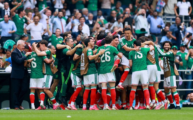 World Cup 2026: HLV Mexico thừa nhận điều bất ngờ sau trận khai mạc thắng Nam Phi có 3 thẻ đỏ- Ảnh 1. World Cup 2026: HLV Mexico thừa nhận điều bất ngờ sau trận khai mạc thắng Nam Phi có 3 thẻ đỏ- Ảnh 1.