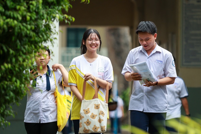 Thi tốt nghiệp THPT 2026: M&ocirc;n h&oacute;a 'dễ thở' ở phần n&agrave;o? - Ảnh 1.