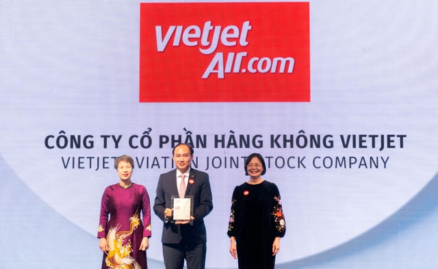 Vinh danh Vietjet trong Top 50 Doanh nghiệp phát triển bền vững - Ảnh 1.