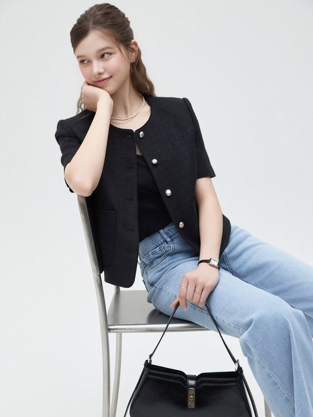 Đa dạng phong cách với áo khoác và quần shorts denim- Ảnh 8. Đa dạng phong cách với áo khoác và quần shorts denim- Ảnh 8.