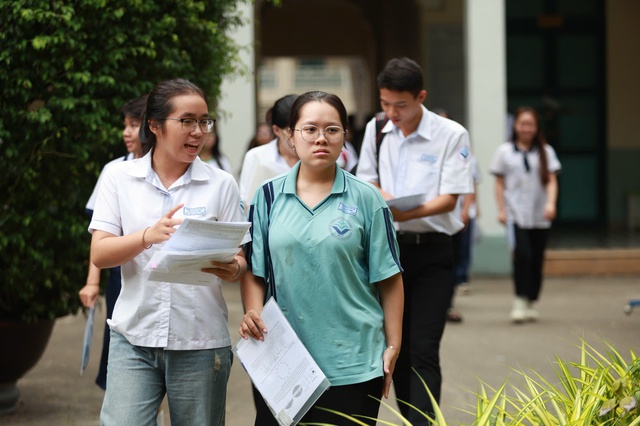 'Hạt cườm' và 'bạn Bình' chặn thí sinh lấy điểm 9, 10 toán thi tốt nghiệp THPT - Ảnh 2.