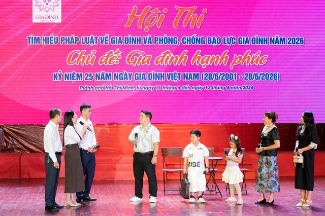 TP.HCM: 152 đội thi tìm hiểu pháp luật về phòng chống bạo lực gia đình- Ảnh 1. TP.HCM: 152 đội thi tìm hiểu pháp luật về phòng chống bạo lực gia đình- Ảnh 1.