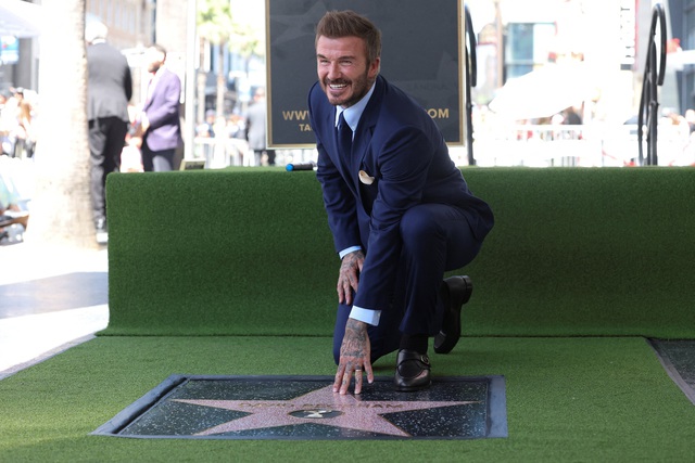 David Beckham nhận sao trên Đại lộ Danh vọng, con trai cả không đến chúc mừng - Ảnh 1.
