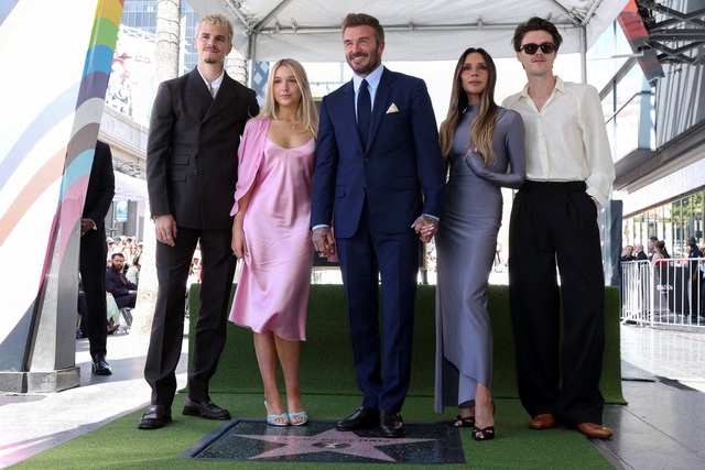 David Beckham nhận sao trên Đại lộ Danh vọng, con trai cả không đến chúc mừng - Ảnh 3.
