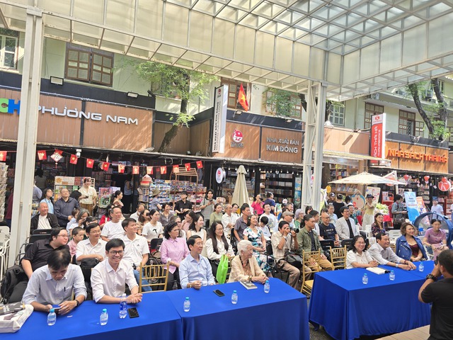 Nh&agrave; văn Nguyễn Đ&ocirc;ng Thức kể chuyện y&ecirc;u v&agrave; 'đời đ&ocirc;i lần l&uacute;ng t&uacute;ng' ở tuổi U80 - Ảnh 3.