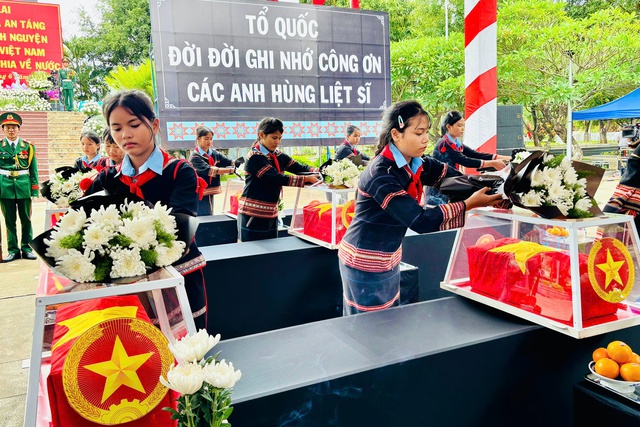 Truy điệu, an t&aacute;ng 18 h&agrave;i cốt liệt sĩ hy sinh tại Campuchia- Ảnh 2.