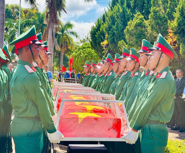 Truy điệu, an t&aacute;ng 18 h&agrave;i cốt liệt sĩ hy sinh tại Campuchia- Ảnh 1.