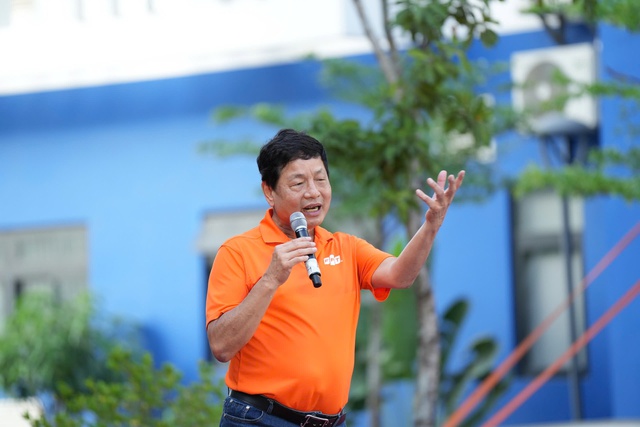 Xúc động với những chia sẻ của Chủ tịch FPT Trương Gia Bình tại Trường Hy Vọng- Ảnh 2. Xúc động với những chia sẻ của Chủ tịch FPT Trương Gia Bình tại Trường Hy Vọng- Ảnh 2.