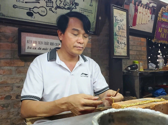 Trăm năm đất tổ kim hoàn: Giữ lửa nghề giữa sức ép công nghệ hiện đại - Ảnh 1.