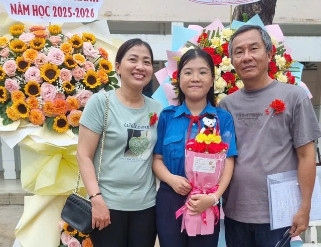 Thi để thử sức, nữ sinh bất ngờ trở thành thủ khoa - Ảnh 3.