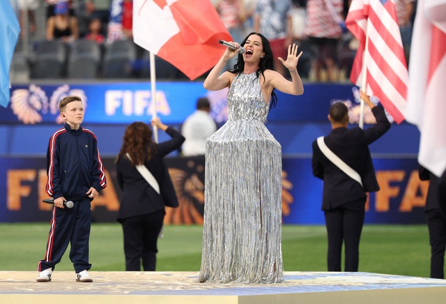 Nước Mỹ khai mạc World Cup 2026 hoành tráng: Katy Perry và Lisa khuấy động sân khấu- Ảnh 4. Nước Mỹ khai mạc World Cup 2026 hoành tráng: Katy Perry và Lisa khuấy động sân khấu- Ảnh 4.
