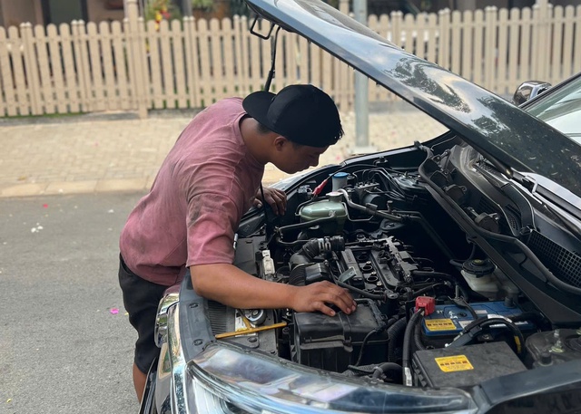 Nghề cứu hộ &ocirc; t&ocirc; ở TP.HCM: Tho&aacute;t canh bạc đặt cược mạng sống, c&aacute;ch n&agrave;o?- Ảnh 1.