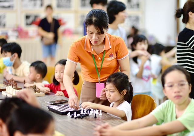 Hoạt động hè miễn phí cho trẻ ở TP.HCM: Trẻ đăng ký học cờ vua kín phòng - Ảnh 5.