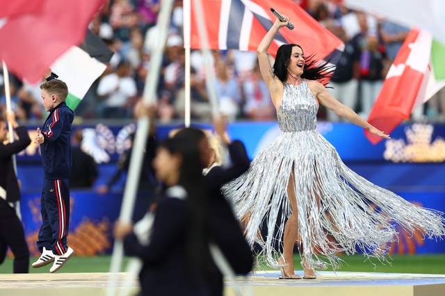 Nước Mỹ khai mạc World Cup 2026 hoành tráng: Katy Perry và Lisa khuấy động sân khấu- Ảnh 5. Nước Mỹ khai mạc World Cup 2026 hoành tráng: Katy Perry và Lisa khuấy động sân khấu- Ảnh 5.