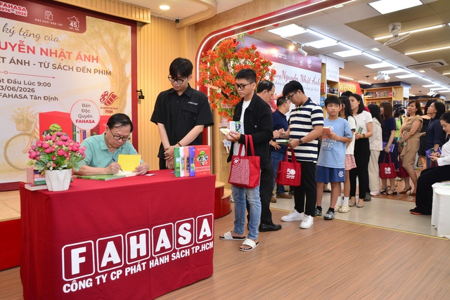Nhà văn Nguyễn Nhật Ánh nói lý do 'Tôi thấy hoa vàng trên cỏ xanh' ăn khách- Ảnh 4. Nhà văn Nguyễn Nhật Ánh nói lý do 'Tôi thấy hoa vàng trên cỏ xanh' ăn khách- Ảnh 4.