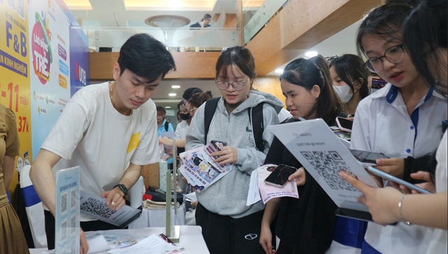 Việc làm thêm mùa hè hút sinh viên - Ảnh 1.