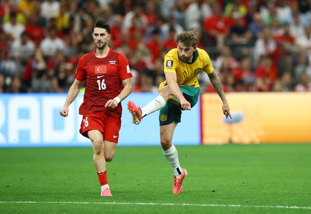 Úc phá dớp ngoạn mục tại World Cup, thắng Thổ Nhĩ Kỳ 2-0, thiết lập cột mốc lịch sử- Ảnh 2. Úc phá dớp ngoạn mục tại World Cup, thắng Thổ Nhĩ Kỳ 2-0, thiết lập cột mốc lịch sử- Ảnh 2.