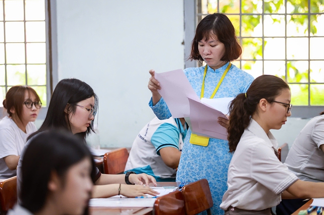 Chấm văn thi tốt nghiệp THPT theo rubric: Chuyển từ 'đếm ý' sang đánh giá mức độ - Ảnh 1.