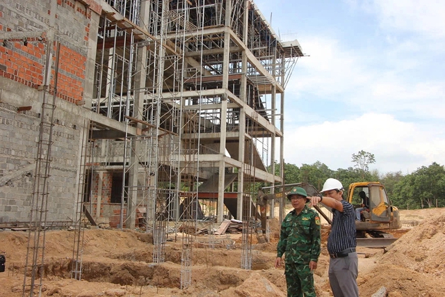 Chạy đua tiến độ hoàn thành trường liên cấp biên giới  - Ảnh 1.