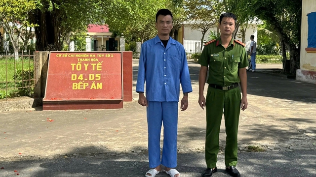 'Giang hồ mạng' Long 'chín ngón' bị bắt vì sử dụng ma túy- Ảnh 1. 'Giang hồ mạng' Long 'chín ngón' bị bắt vì sử dụng ma túy- Ảnh 1.