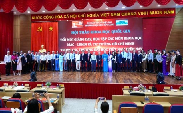 Từ 'thợ giảng' đến 'thầy giảng' tư tưởng Hồ Chí Minh- Ảnh 1. Từ 'thợ giảng' đến 'thầy giảng' tư tưởng Hồ Chí Minh- Ảnh 1.