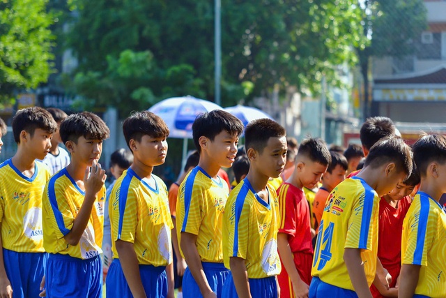 Giải bóng đá Thiếu niên - Nhi đồng Cúp HTV 2026: Thắp sáng ước mơ sân cỏ- Ảnh 3. Giải bóng đá Thiếu niên - Nhi đồng Cúp HTV 2026: Thắp sáng ước mơ sân cỏ- Ảnh 3.