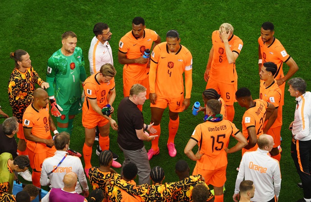 Depay gây phẫn nộ vì đánh vào mặt cầu thủ Nhật Bản, video lộ chứng cứ ‘rành rành’: VAR bị réo tên- Ảnh 4. Depay gây phẫn nộ vì đánh vào mặt cầu thủ Nhật Bản, video lộ chứng cứ ‘rành rành’: VAR bị réo tên- Ảnh 4.