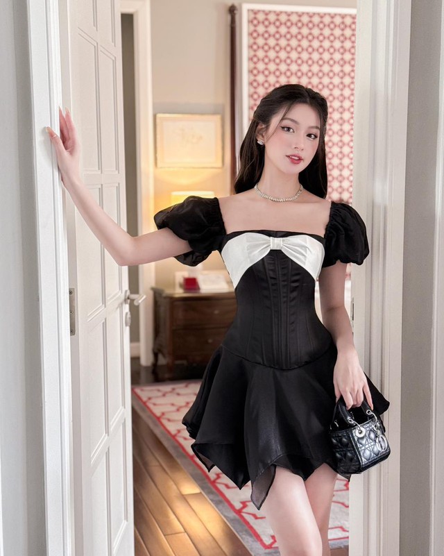 Không cần hở bạo, trang phục cổ vuông vẫn quyến rũ khó cưỡng- Ảnh 3. Không cần hở bạo, trang phục cổ vuông vẫn quyến rũ khó cưỡng- Ảnh 3.
