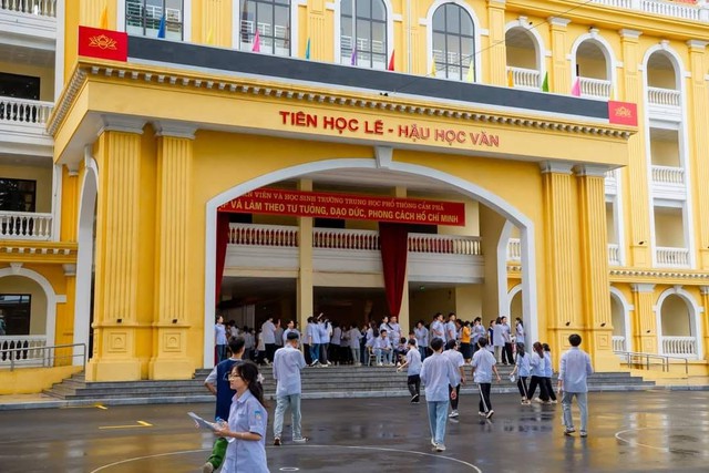 Xác minh tố giám thị gợi ý thí sinh cho xem bài thi - Ảnh 2.
