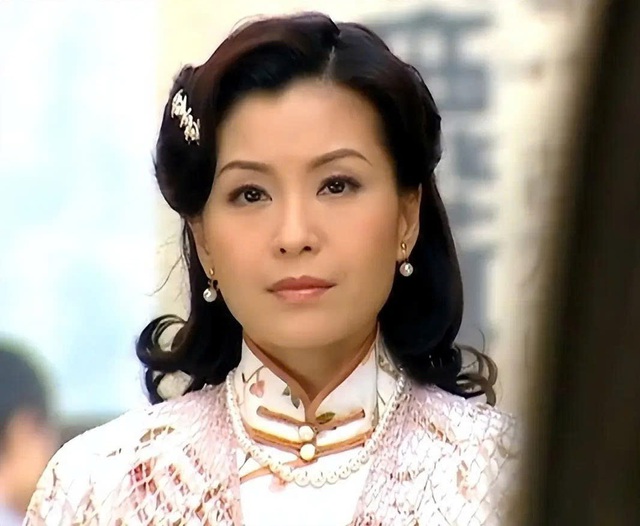 Mỹ nhân Hồng Kông Ngũ Vịnh Vy và cuộc sống không con cái ở tuổi 57 - Ảnh 2.