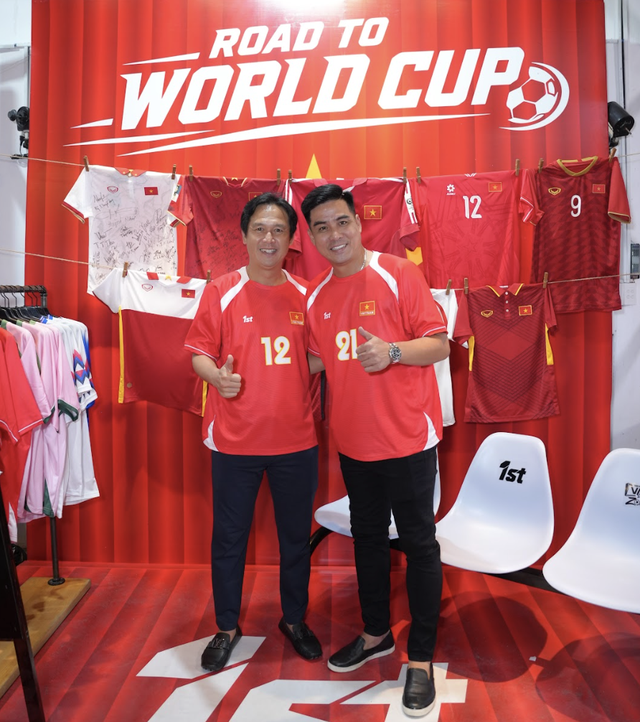 Hai người hùng AFF Cup 2008 ôn lại ký ức, dự đoán nhà vô địch World Cup 2026 - Ảnh 1. Hai người hùng AFF Cup 2008 ôn lại ký ức, dự đoán nhà vô địch World Cup 2026 - Ảnh 1.