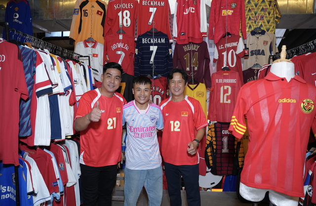Hai người hùng AFF Cup 2008 ôn lại ký ức, dự đoán nhà vô địch World Cup 2026 - Ảnh 2. Hai người hùng AFF Cup 2008 ôn lại ký ức, dự đoán nhà vô địch World Cup 2026 - Ảnh 2.