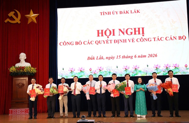 Đắk Lắk điều động, bổ nhiệm 20 cán bộ chủ chốt cấp sở và địa phương- Ảnh 1. Đắk Lắk điều động, bổ nhiệm 20 cán bộ chủ chốt cấp sở và địa phương- Ảnh 1.