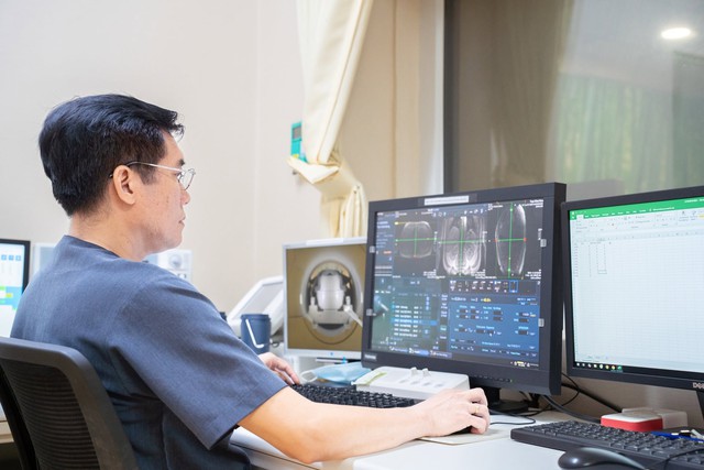 Nơi giữ ánh sáng không được phép tắt - Ảnh 1.