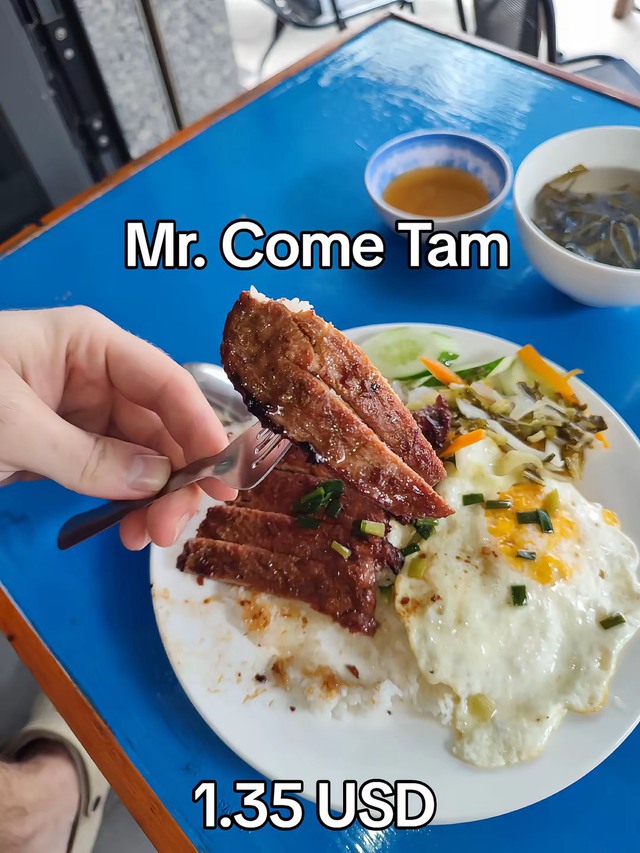 Khách Tây bất ngờ nổi tiếng khi đăng ảnh món ăn Việt Nam kèm giá tiền - Ảnh 3.