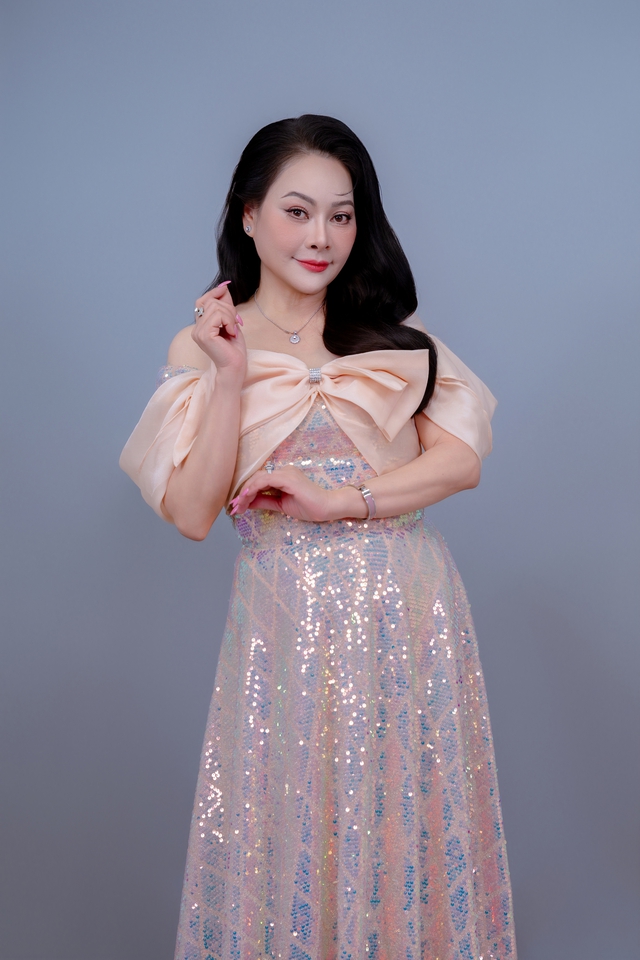 Đông Đào từng muốn bỏ nghề, tiết lộ niềm hạnh phúc ở tuổi 55 - Ảnh 2.