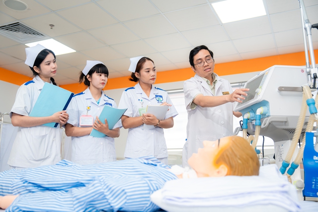 Tăng cường thực hành lâm sàng, học bổng 30% học phí - Ảnh 2.