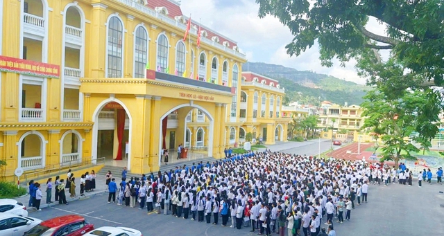 Vụ 'hỗ trợ th&iacute; sinh' trong kỳ thi tốt nghiệp THPT 2026: Kỷ luật 3 gi&aacute;o vi&ecirc;n- Ảnh 2.