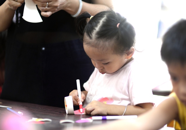 Hoạt động h&egrave; miễn ph&iacute; gi&uacute;p trẻ em ở TP.HCM 'l&agrave;m nh&agrave; s&aacute;ng chế' - Ảnh 7.