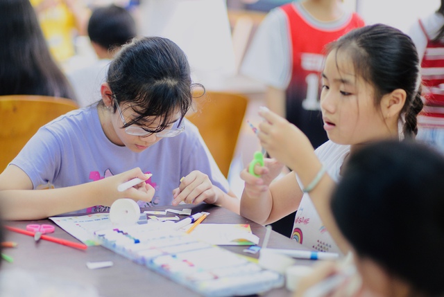 Hoạt động h&egrave; miễn ph&iacute; gi&uacute;p trẻ em ở TP.HCM 'l&agrave;m nh&agrave; s&aacute;ng chế' - Ảnh 6.