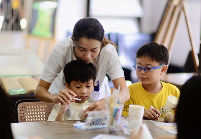 Hoạt động h&egrave; miễn ph&iacute; gi&uacute;p trẻ em ở TP.HCM 'l&agrave;m nh&agrave; s&aacute;ng chế' - Ảnh 5.